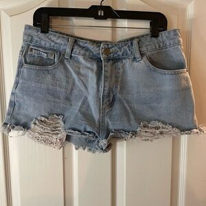 Light wash high waisted denim shorts!